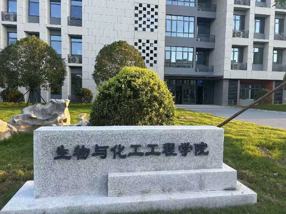 隆德县扬州职业大学体育场高杆灯项目
